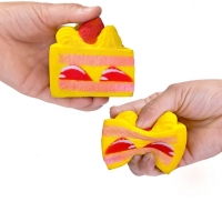 Jucarie parfumata din spuma poliuretanica, felie de tort cu capsuni, 15 x 9 cm, Vivo, T4962