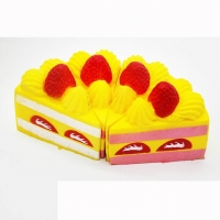 Jucarie parfumata din spuma poliuretanica, felie de tort cu capsuni, 15 x 9 cm, Vivo, T4962