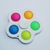 Breloc Fidget Spinner/Pop It, antistres, alb cu 5 buline colorate, 8 cm, Vivo, FIDGET-WHITE